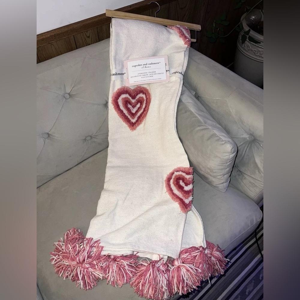 Cupcakes & Cashmere Pink/Red Tufted Hearts Tassels Valentines Throw 50”x70”